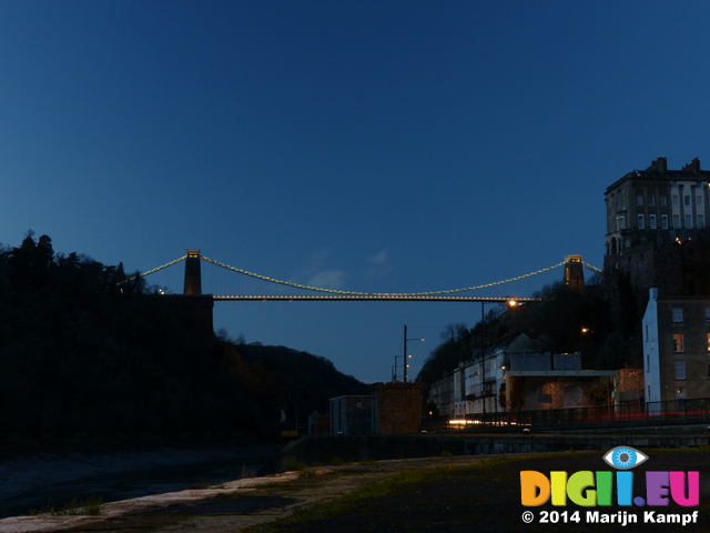 LZ00308 Clifton suspension bridge at dusk